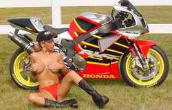 girls_on_bike_0002.jpg