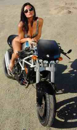 girls_on_bike_0002.jpg