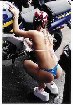 girls_on_bike_0002.jpg
